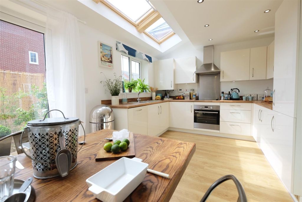 Property photo 3 of 8 The Ellesmere Kitchen 2.Jpg