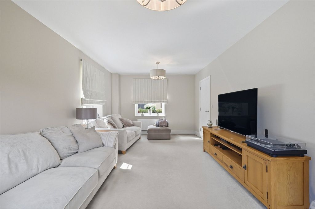 Property photo 3 of 14 Living Room