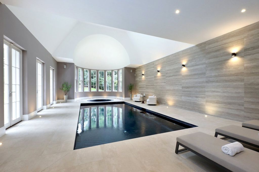 Property photo 2 of 22 Swimming Pool