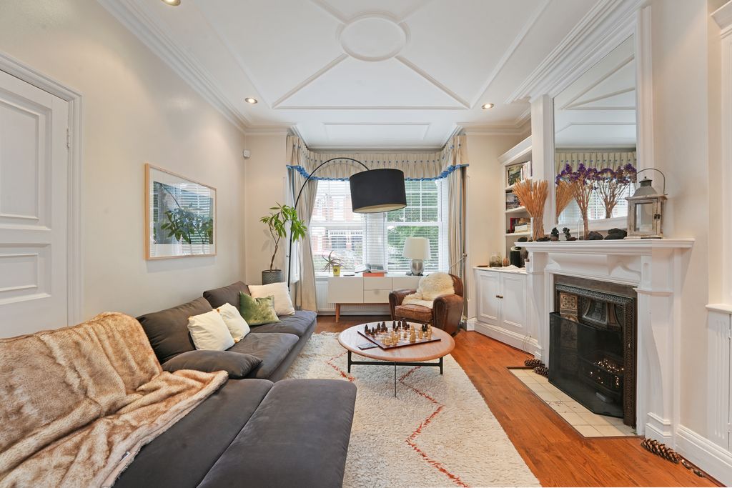 Property photo 1 of 11 72637_45 Wavendon Av