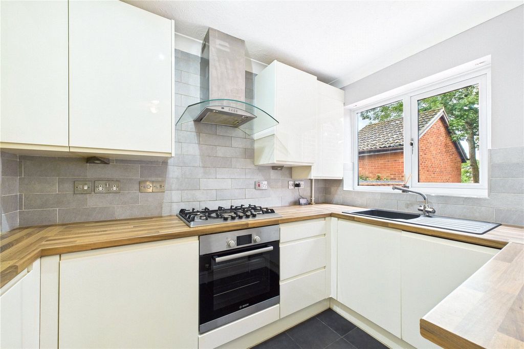 Property photo 2 of 12 Kitchen