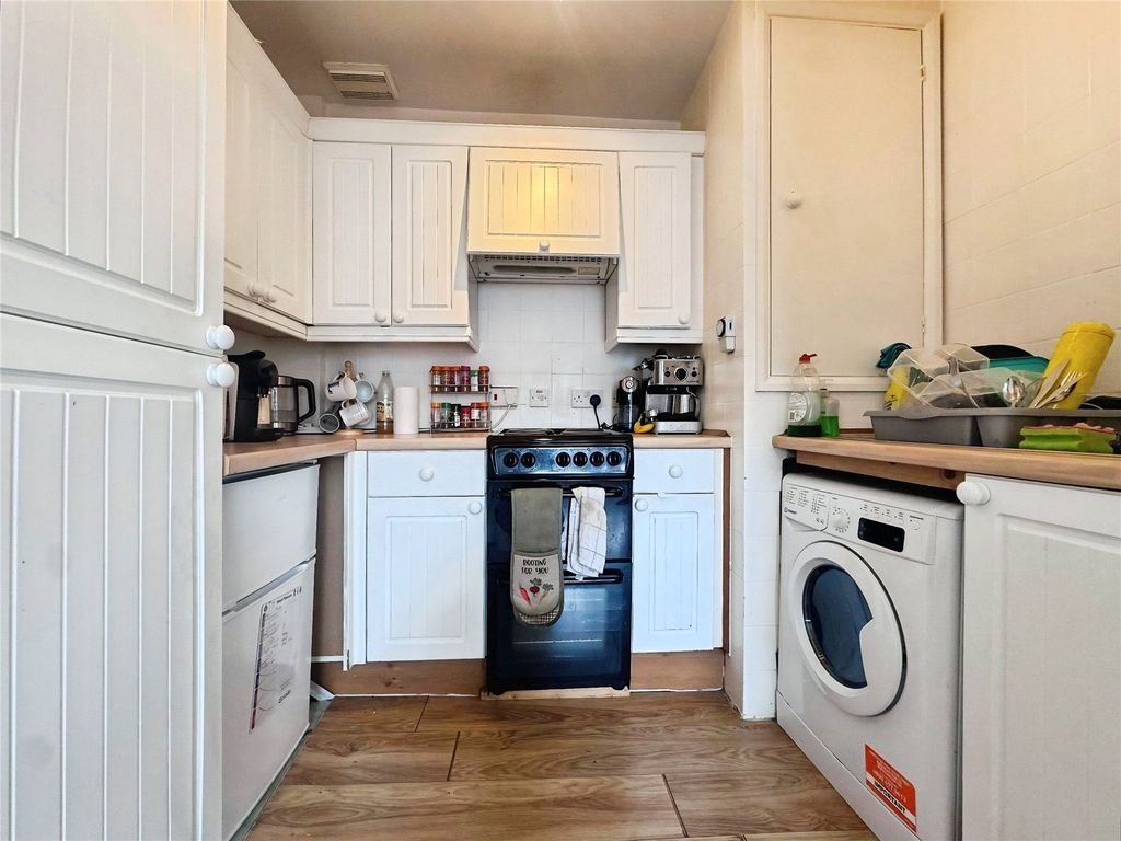 Property photo 2 of 7 Kitchen