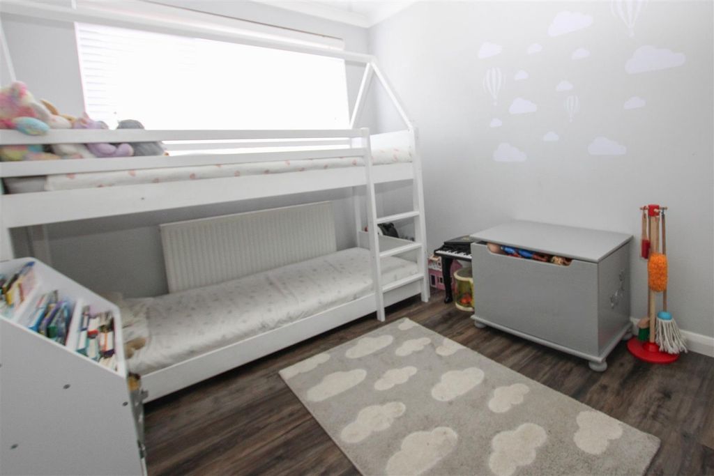 Property photo 3 of 12 Bed 2.Jpg
