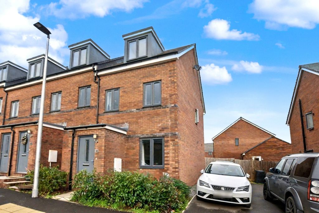 Property photo 1 of 17 Front Aspect