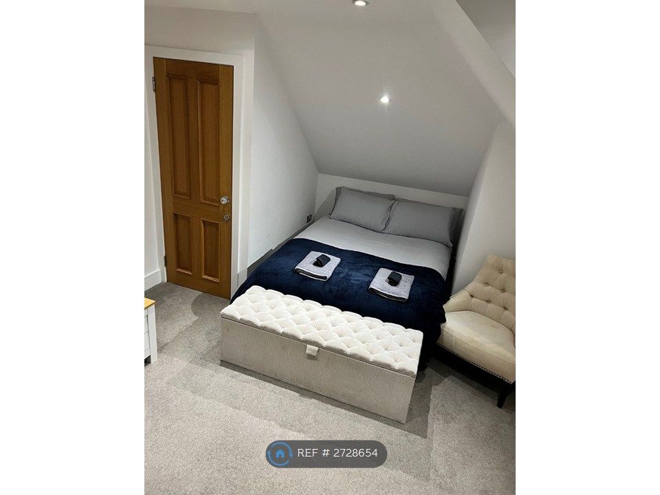 Property photo 3 of 16 Room 2