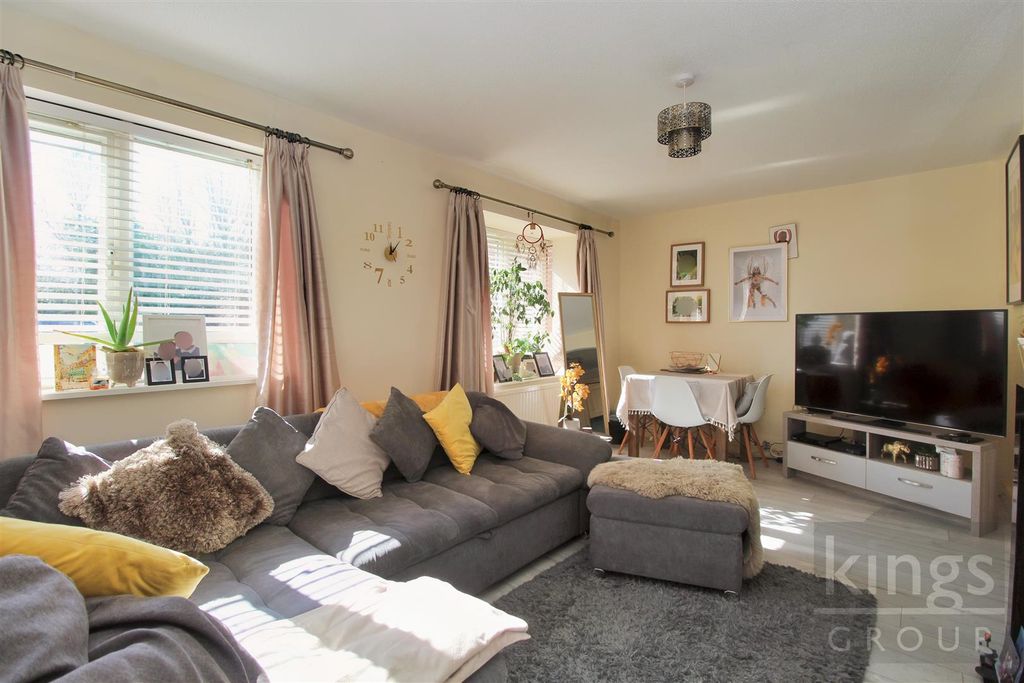 Property photo 2 of 9