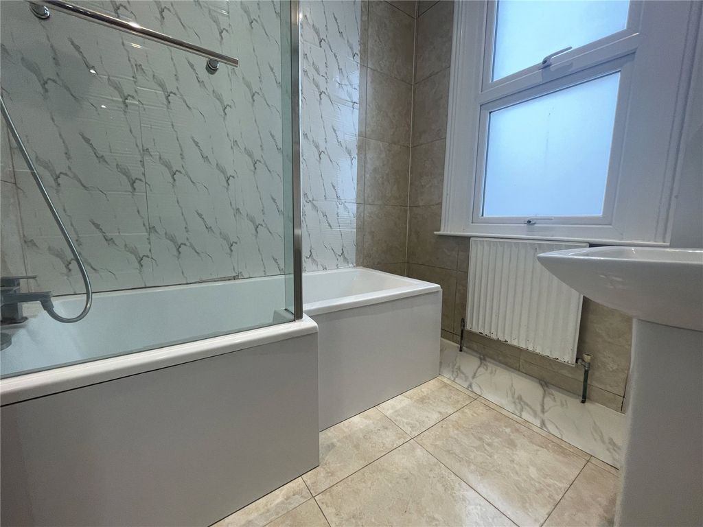Property photo 3 of 7 Bathroom
