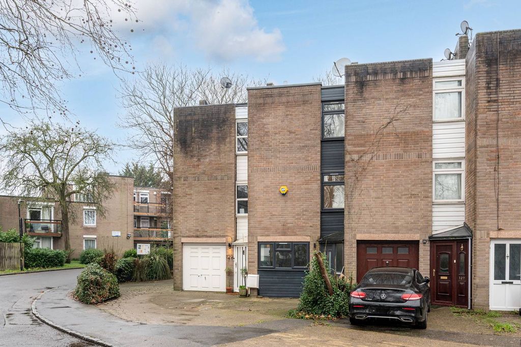 Property photo 2 of 21