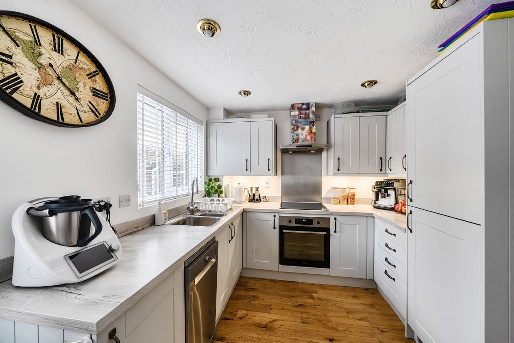 Property photo 3 of 24 152982318