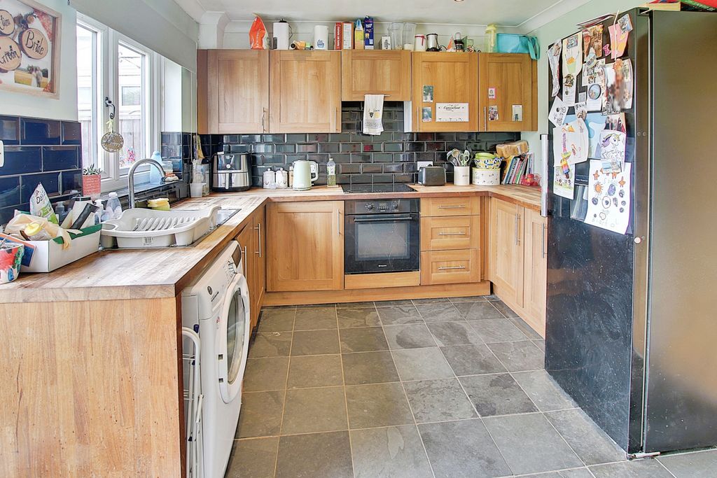 Property photo 3 of 9