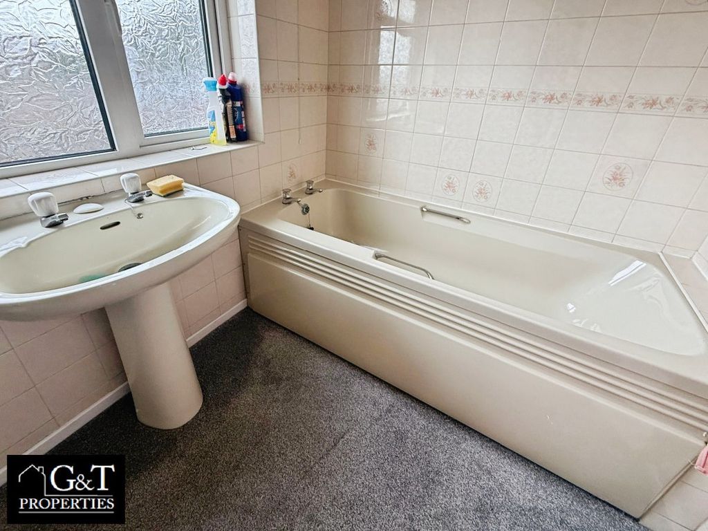 Property photo 3 of 13 Bathroom