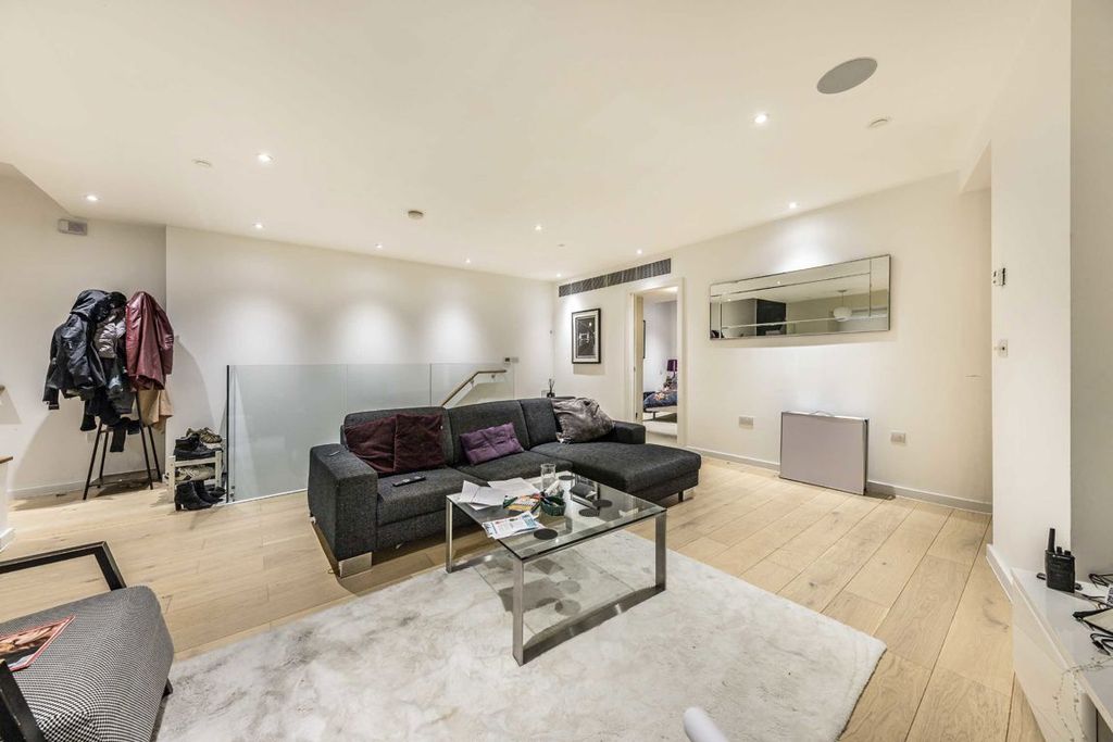 Property photo 3 of 9