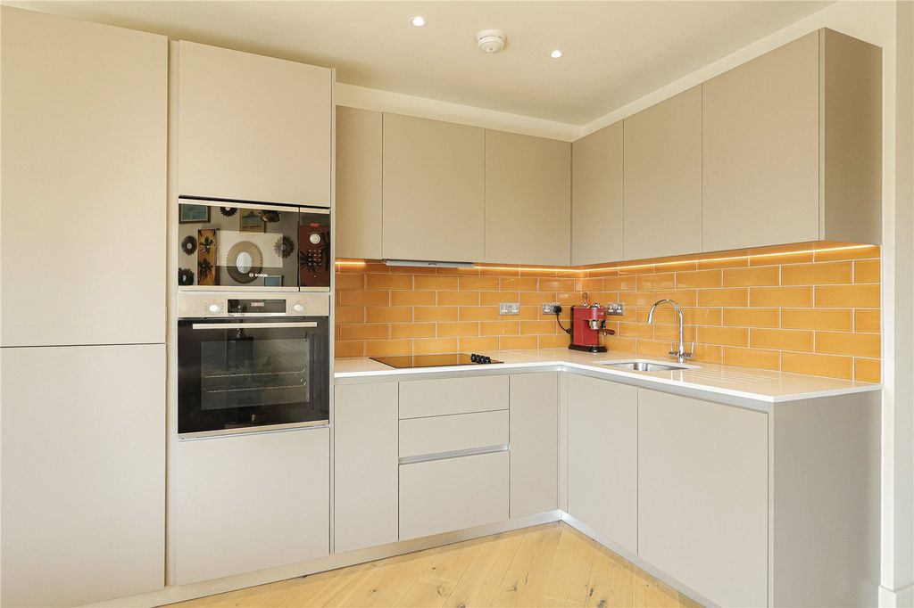 Property photo 3 of 28 Picture No. 24