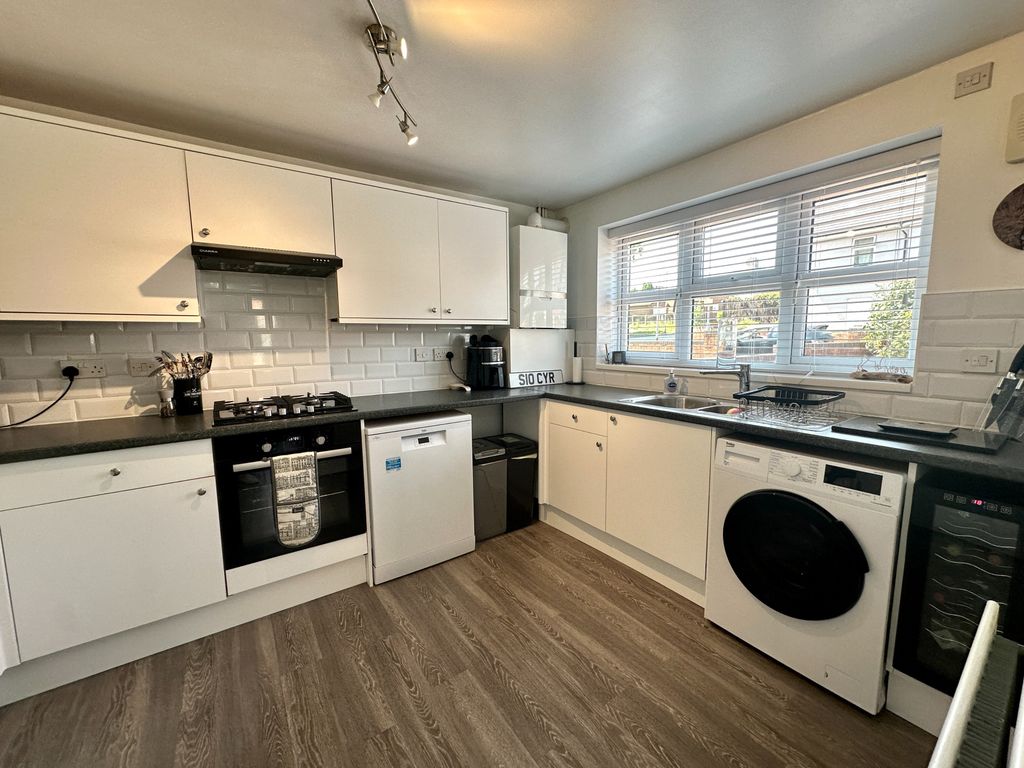 Property photo 2 of 21