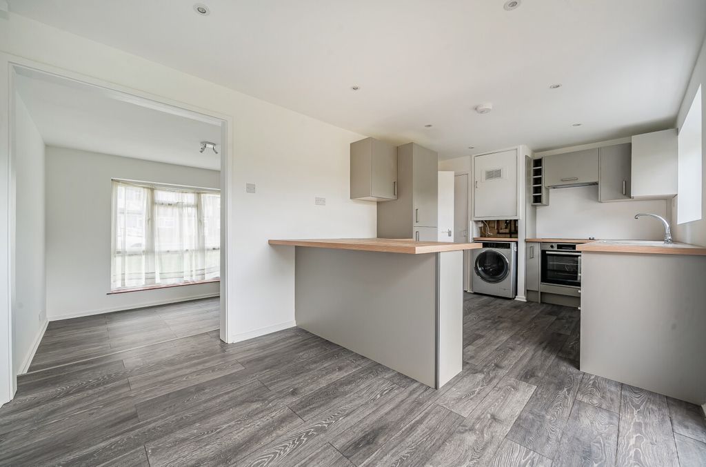 Property photo 2 of 20 8-681Cb30F7Cdd5-1...