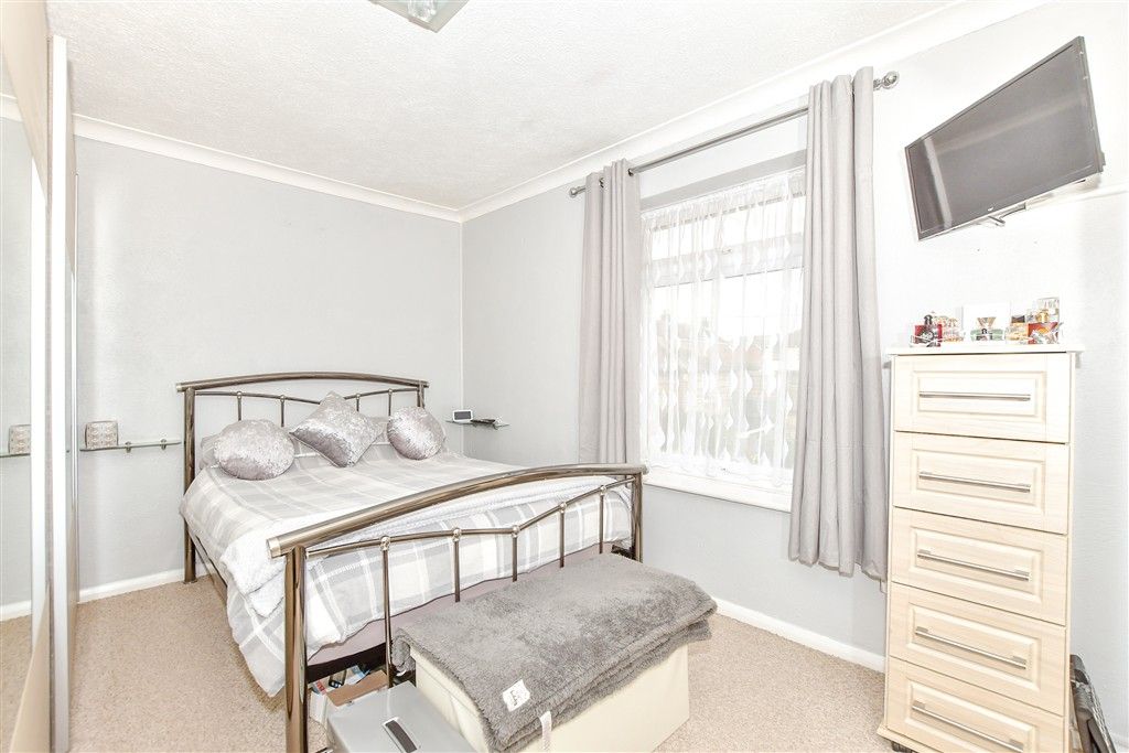 Property photo 2 of 9 Bedroom