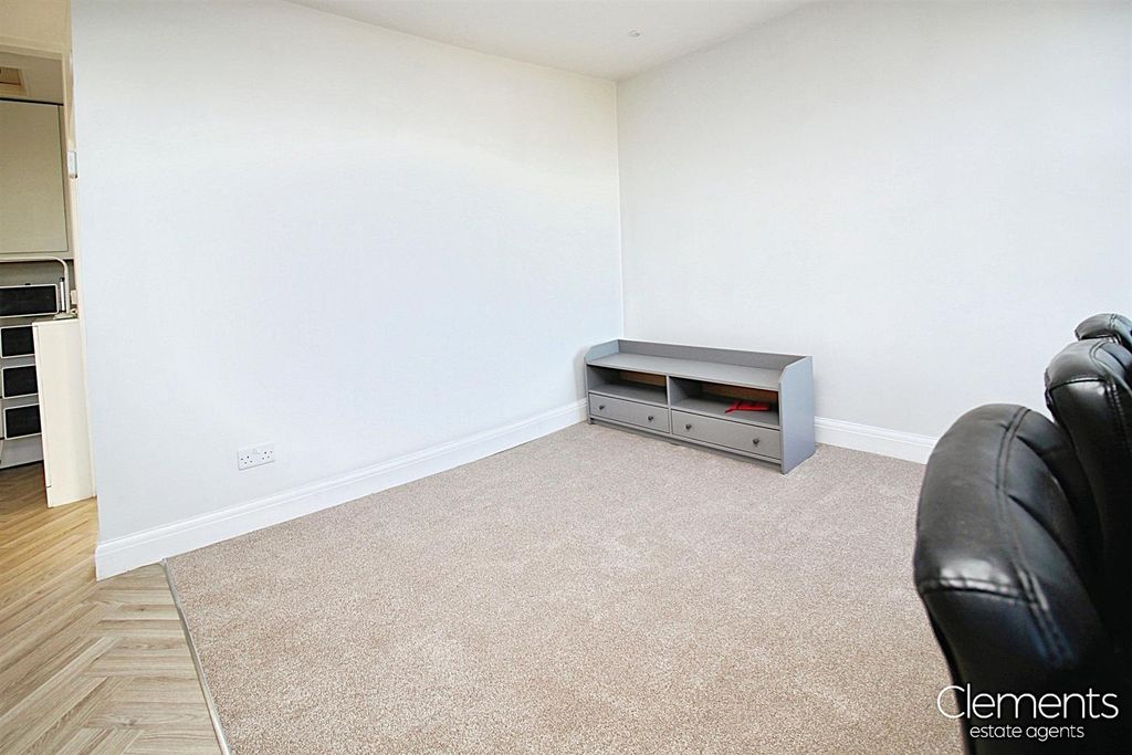 Property photo 3 of 10 B1450335-Img_0662.Jpg