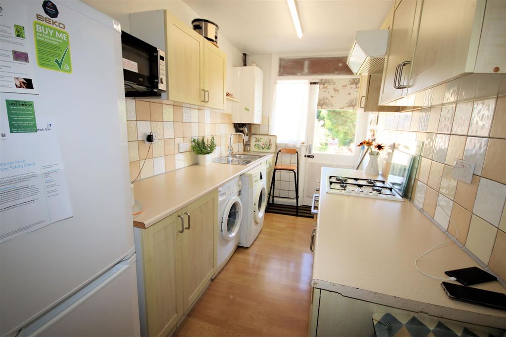Property photo 2 of 12 Kitchen