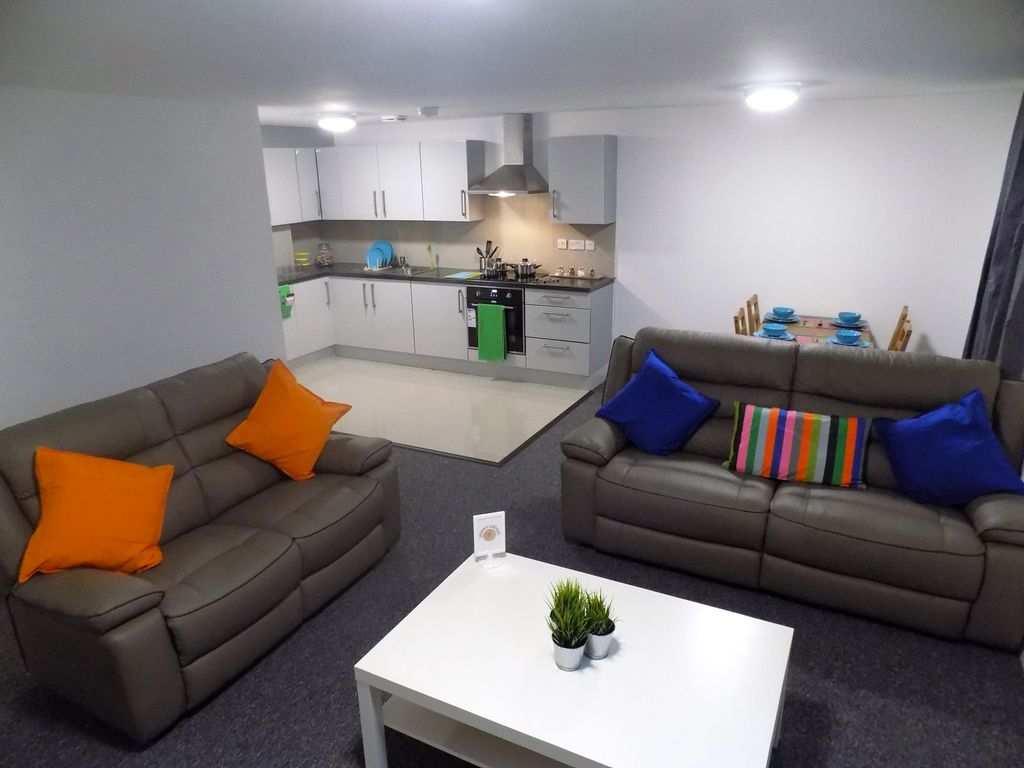 Property photo 1 of 10 Open-Plan Living!