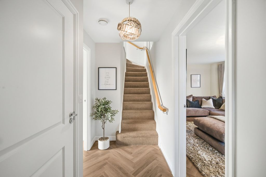 Property photo 2 of 37