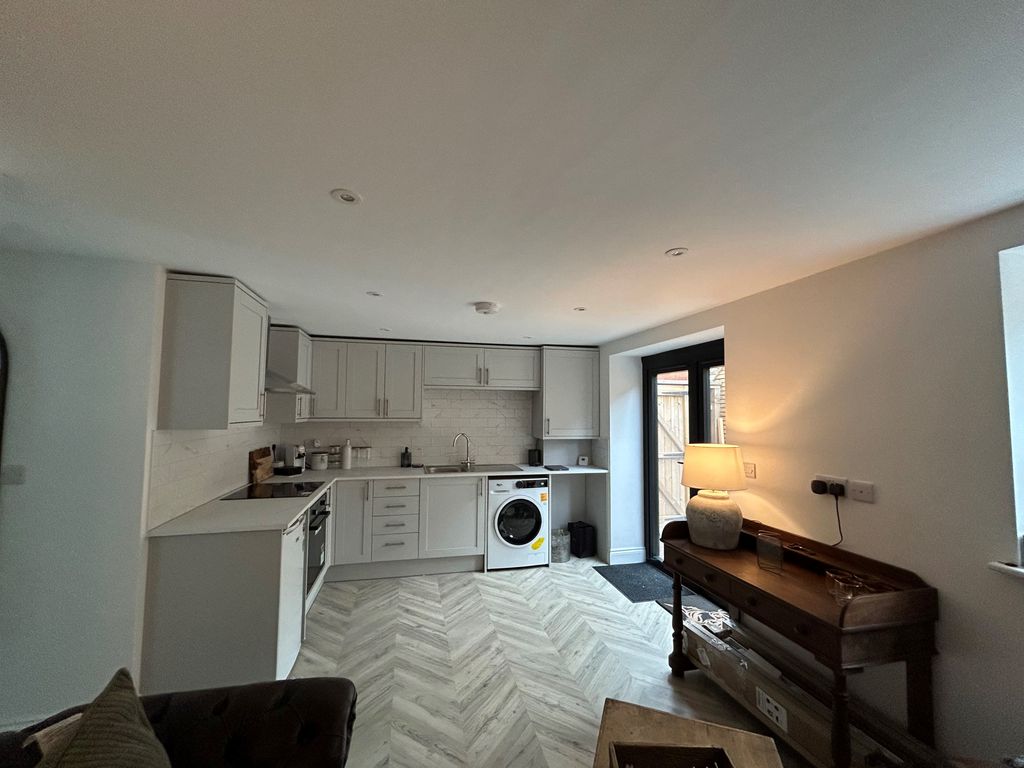 Property photo 2 of 6 Kitchen