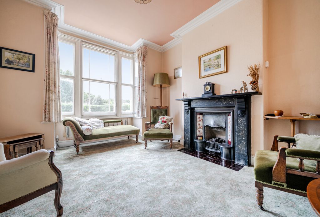 Property photo 3 of 19 1327124-29-687A4A...