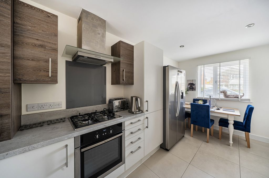 Property photo 2 of 14 1415786-7-6994B40...