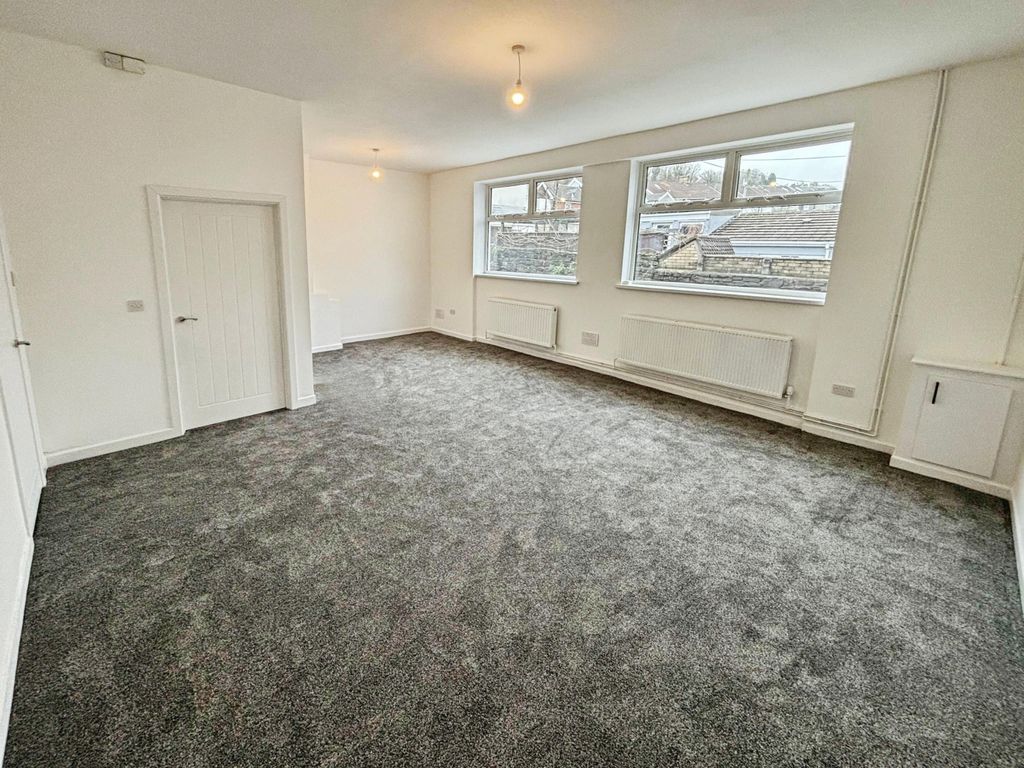 Property photo 2 of 18 Image