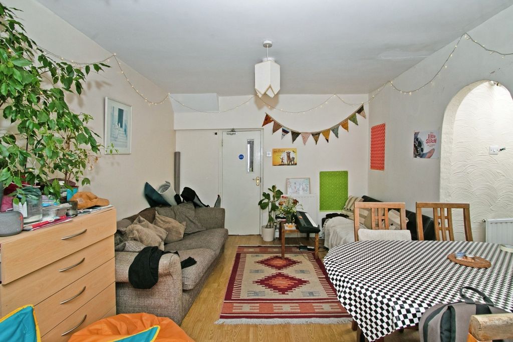 Property photo 2 of 17 Photo