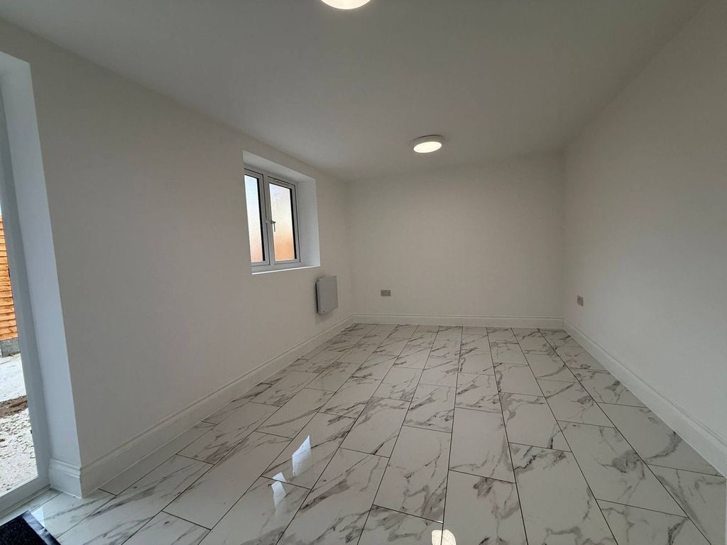 Property photo 2 of 5 Gallery