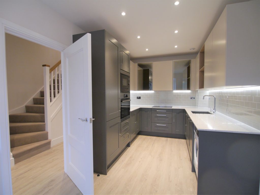 Property photo 2 of 16 Kitchen