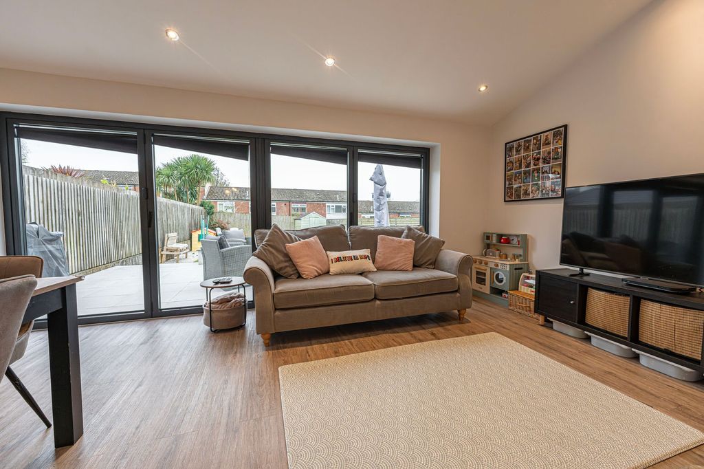 Property photo 3 of 42