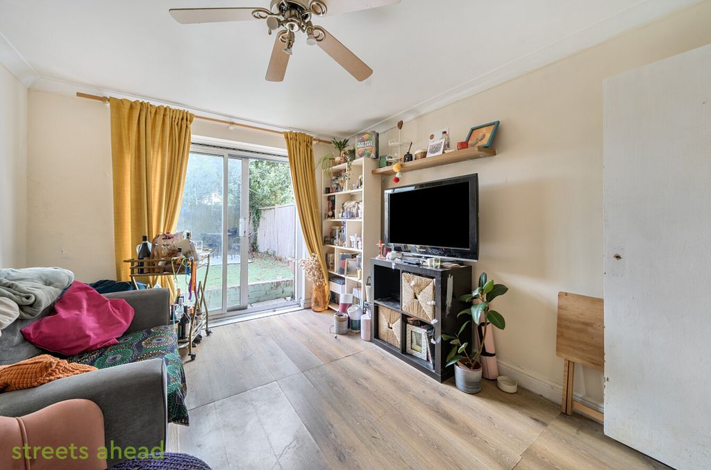 Property photo 3 of 10 3105Aea4-810d-4Ea...