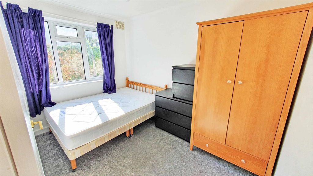 Property photo 2 of 9 Bedroom
