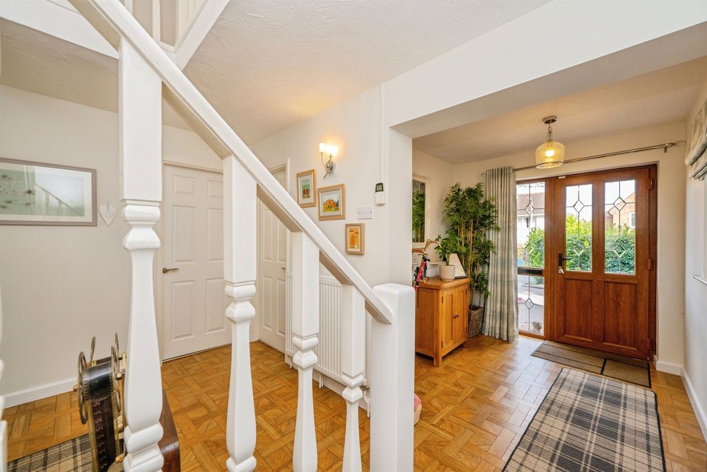 Property photo 2 of 20