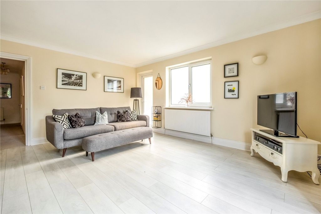 Property photo 3 of 16 Picture No. 28