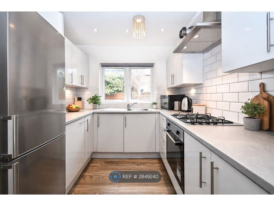 Property photo 2 of 9 Kitchen