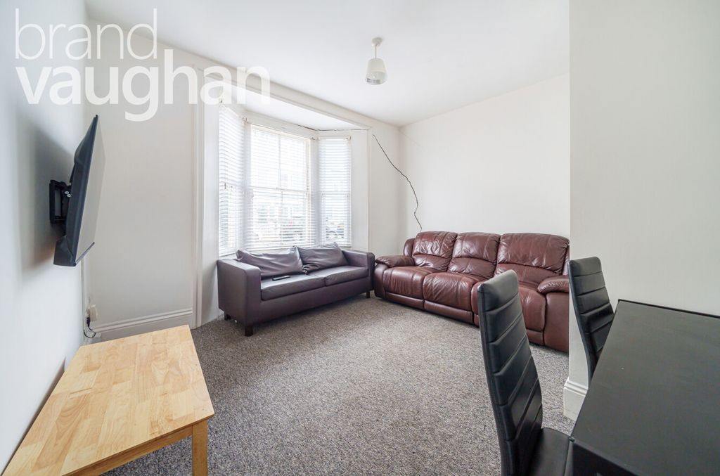 Property photo 2 of 10 574A44Be-3575-4F8...