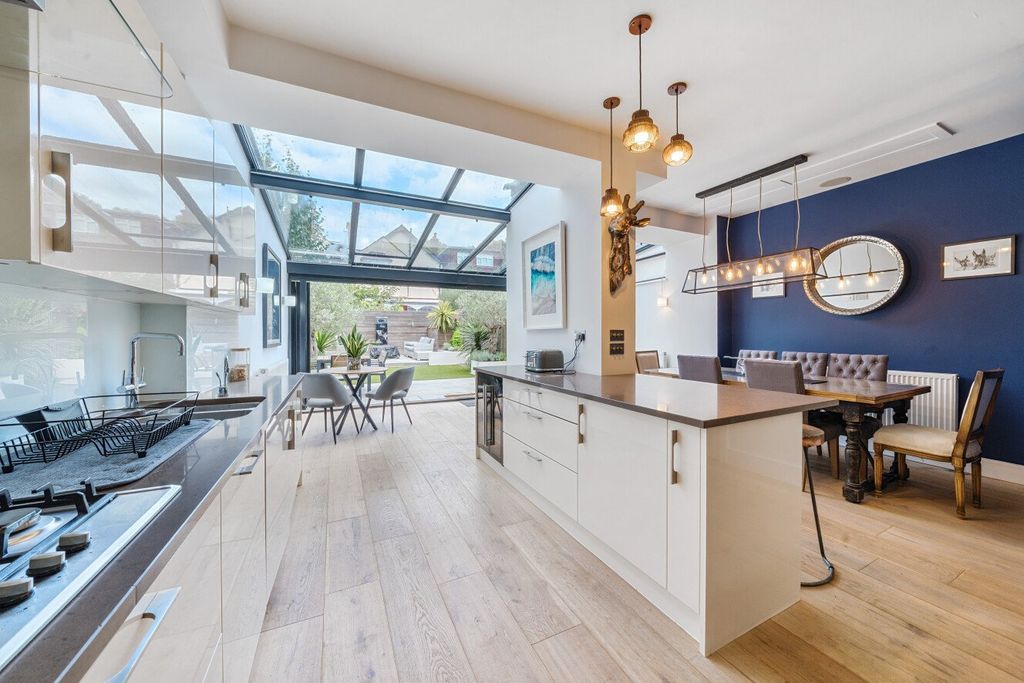 Property photo 1 of 17 Picture No. 06