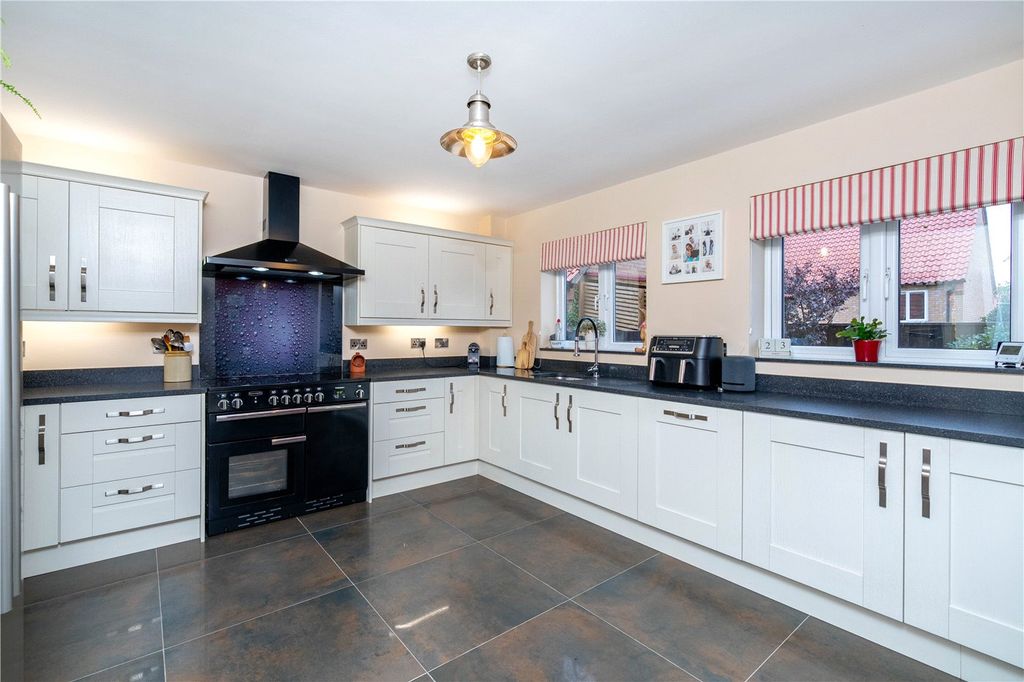 Property photo 2 of 21 Picture No. 06