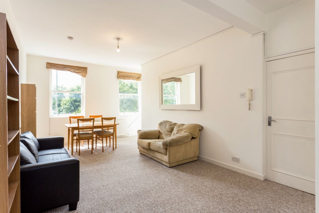 Property photo 3 of 11 Reception