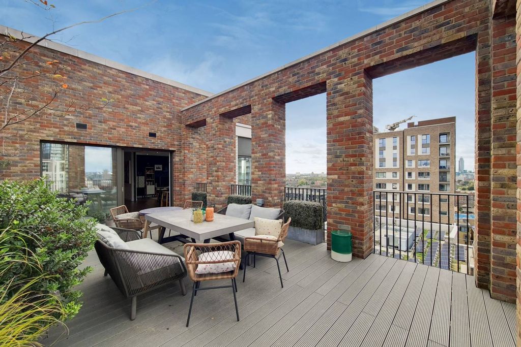 Property photo 1 of 25