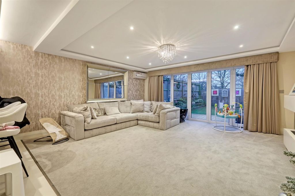 Property photo 2 of 25