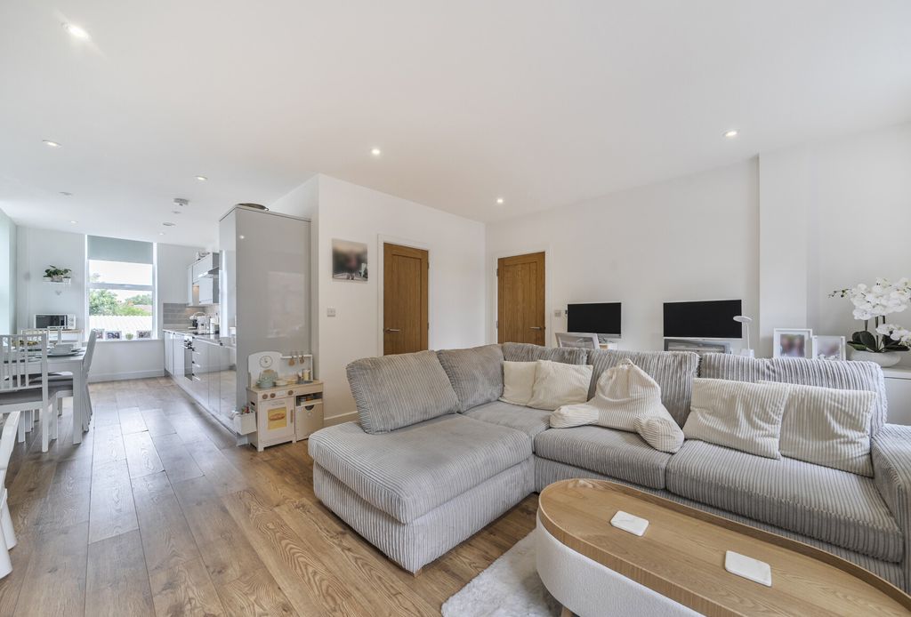 Property photo 1 of 16 1467459-10-6A1970...