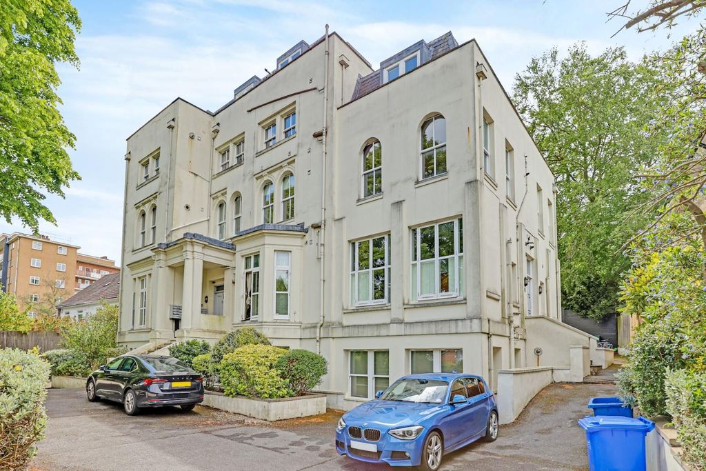 Property photo 1 of 10 07-2Ff8Jhpropworld - Flat 2, 28 Crescent Wood Road