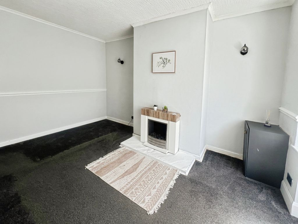 Property photo 3 of 14 Lounge