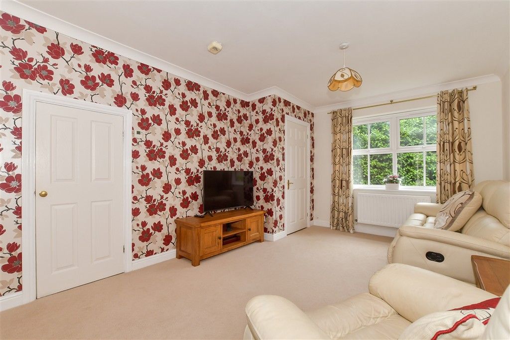 Property photo 2 of 14 Lounge