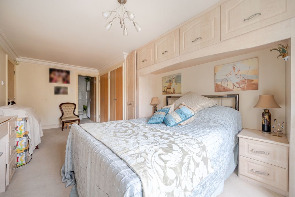 Additional image 7 of 2 bed flat for saleRay Mead Road, Maidenhead SL6