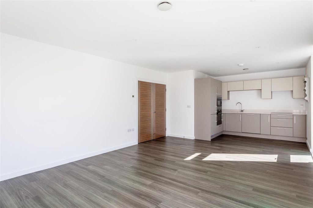 Additional image 7 of 1 bed flat for saleGarden Flat At Beacon Heights, Church Road, Haywards Heath RH16