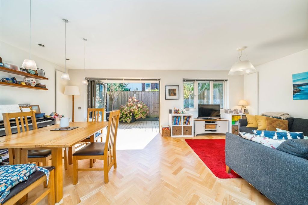 Property photo 3 of 11